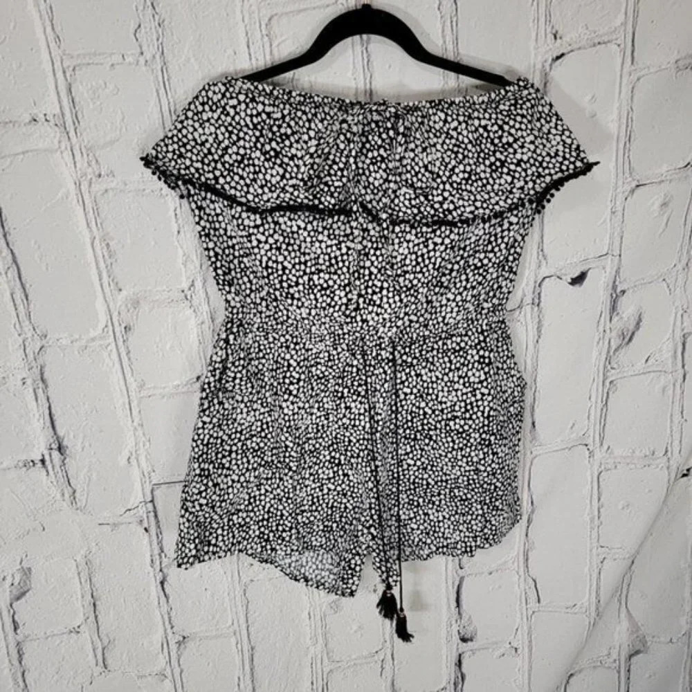 OLD Navy Romper Black White Strapless Elastic Pull On Summer Shorts Outfit Sz M